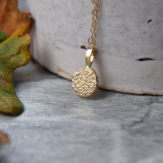 9ct Gold Textured Pebble Pendant - Paisley Pins