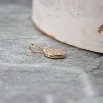 9ct Gold Textured Pebble Pendant - Paisley Pins