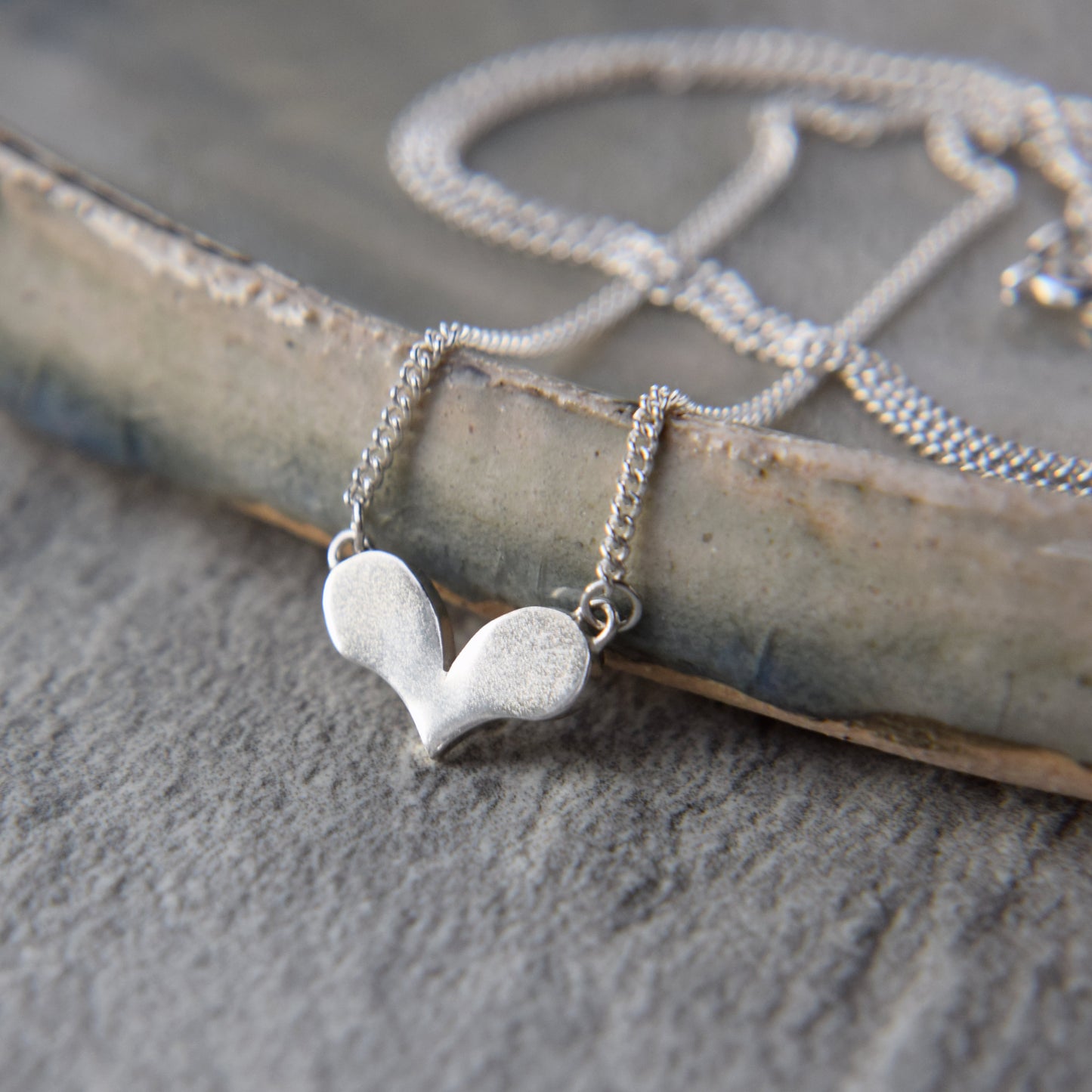 Solid Wide Heart Pendant - Paisley Pins